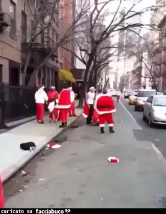 Christmas is coming… rissa tra Babbi Natale