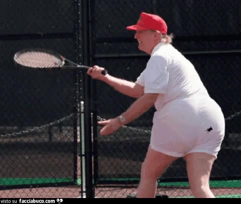 Trump, tennis, mosca nel culone