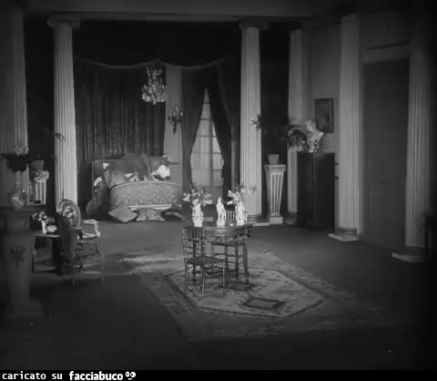 L'età dell'oro (1930) Luis Buñuel. La grande mucca sul letto