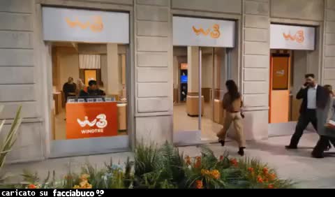 Parodia pubblicità WindTre