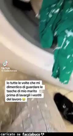 Io tutte le volte che mi dimentico di guardare le tasche di mio marito prima di lavargli i vestiti del lavoro