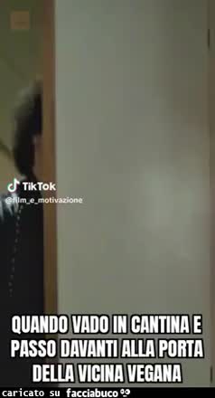 Quando vado in cantina e passo davanti alla porta della vicina vegana