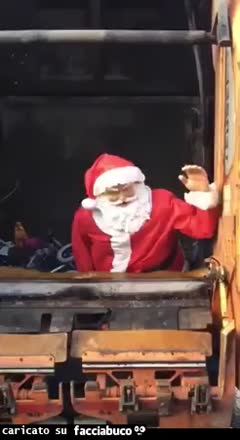 Babbo Natale Atto II, nel camion della spazzatura. Depistaggio