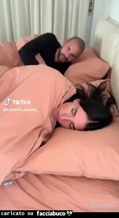 Inverno freddo letto coperte coppia uomo donna